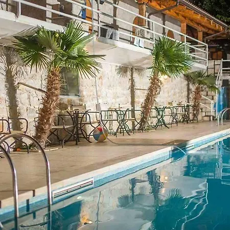 Pool Bar & 